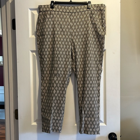 Beautiful, Roz & Ali, 20W, black/gold, patterned pant. With pockets! - Picture 1 of 5